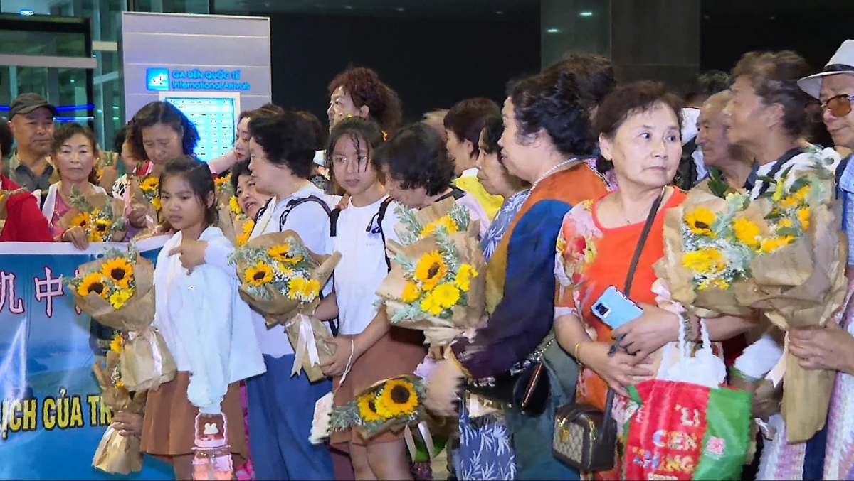 Phu Quoc receives over 100 Chinese tourists after COVID-19 hiatus